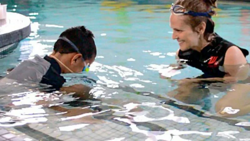 This Is How to Get Your Child to Put Their Face in the Water